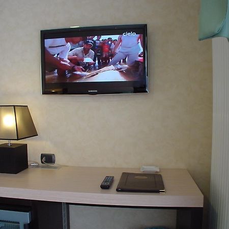Hotel Don Abbondio Lecco Ngoại thất bức ảnh