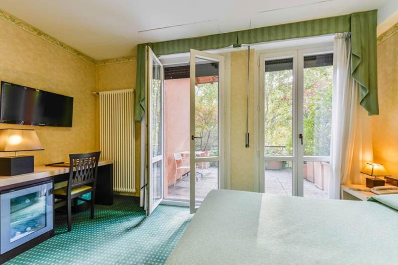 Hotel Don Abbondio Lecco Ngoại thất bức ảnh