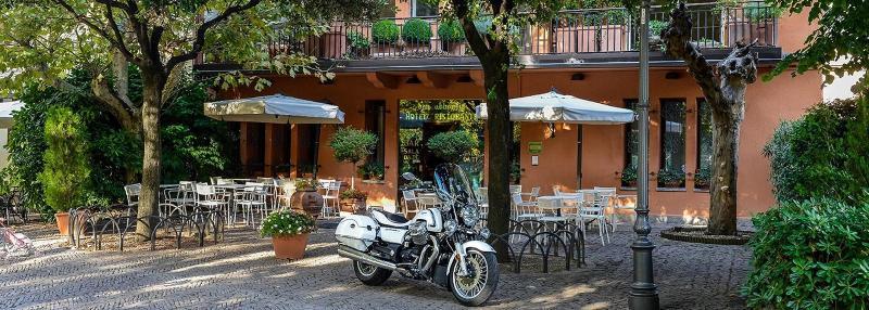 Hotel Don Abbondio Lecco Ngoại thất bức ảnh