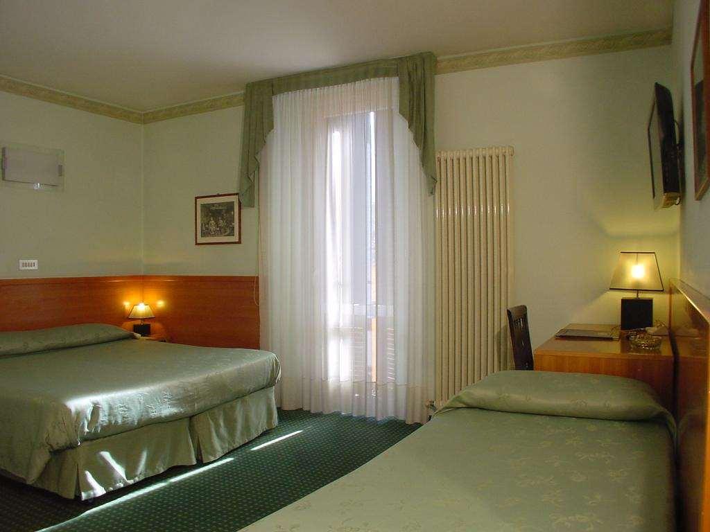 Hotel Don Abbondio Lecco Phòng bức ảnh