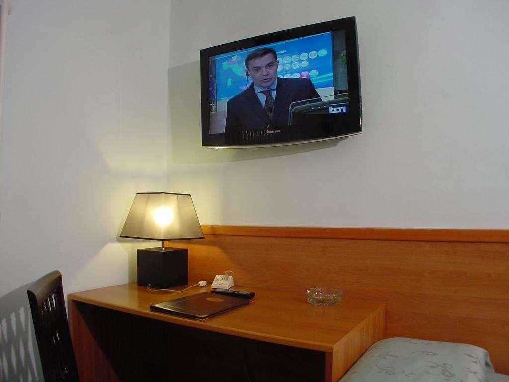 Hotel Don Abbondio Lecco Phòng bức ảnh