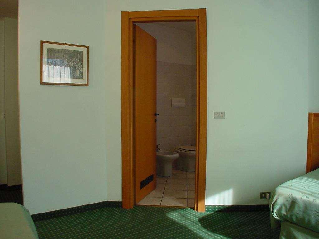 Hotel Don Abbondio Lecco Phòng bức ảnh